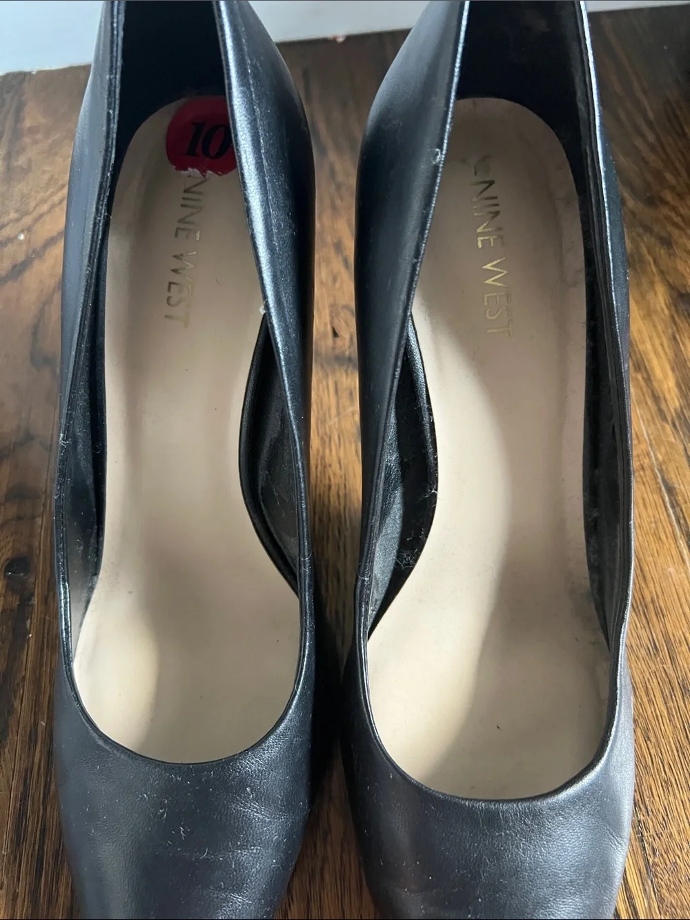 Classic Black Pointed-Toe Women’s Pumps all leather